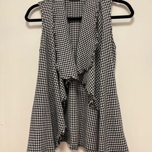 Chic Houndstooth Sleeveless Cardigan w/ belt